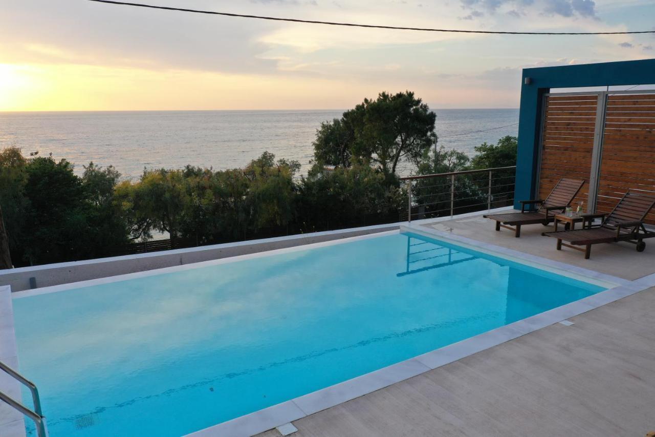 Capro - Milos Bay Villas Áyios Nikítas Esterno foto