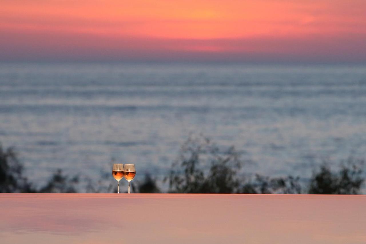 Capro - Milos Bay Villas Áyios Nikítas Esterno foto